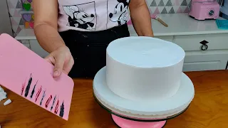 COLORINDO BOLO COM A ESPÁTULA 😱  / DECORAÇÃO FÁCIL PARA INICIANTES🙏  / @PARISCAKEDESIGNER