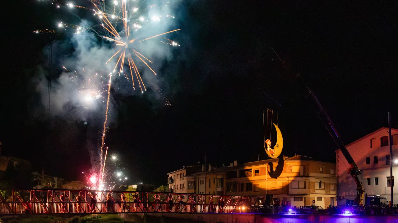 El Pescant la Lluna il·lumina el final de festa de Torelló
