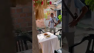 Beto ese pollo se mueve jajaja