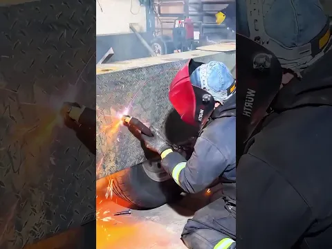 Half-circle cutting process of steel plates with a plasma cutter