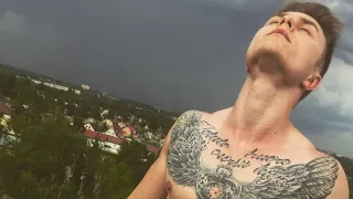 КАЧОК ХОДИТ ГОЛЫЙ ПО ТОРГОВОМУ ЦЕНТРУ/КАЧОК ПИКАПИТ ДЕВУШЕК😱😱😱@alexanderiron69