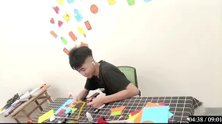 Mỗi lần cầm cọ là một chuyến du hành – không ra khỏi nhà nhưng chạm tới vô tận