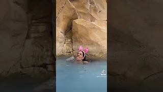 Sisi y Fefi en el jacuzzi