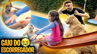 MINHA FILHA ADOTIVA CAIU DO ESCORREGADOR E SE MACHUCOU NA PISCINA