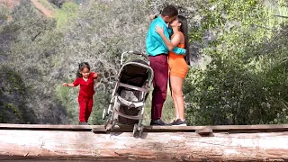 Niña enƫ3rro a su hermanito frente a sus padres para darles están gran lección