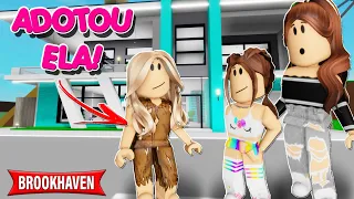A MINHA MÃE ADOTOU UMA MENINA DE RUA, MAS TIVEMOS UMA SURPRESA | Historinhas Brookhaven RP🏡 | Roblox