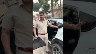 गाड़ी में निकले IPS 😧