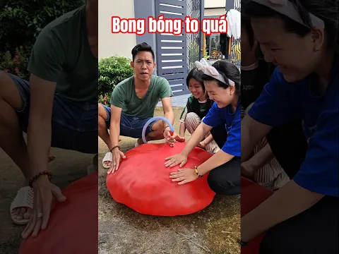 Bơm bong bóng nước to đùng