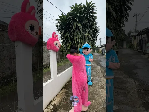 Labubu Kepalanya Disangkutin