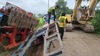 อันตรายถนนทรุดเป็นเหตุ Excavator