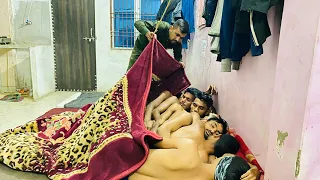 4:34 टाइमिंग मारने के बाद ॥ऐसे क्यूँ सोते है बच्चे !! 9 बजे सोने का कारण देखें पूरा Viral Video !