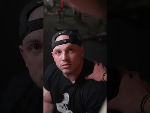 When your gym bro forgets his headphones at home 😢