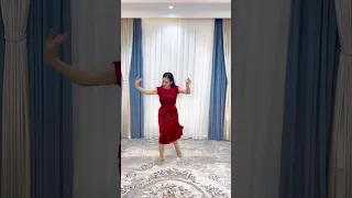 Dilmurod Sultonov ijrosidagi tarona raqsida Dilnoza Artikova