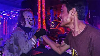Challenging Random Creatures For Arm Wrestling 💪