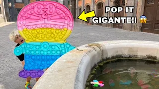 TROVIAMO IL POP-IT GIGANTE DI DORAEMON SOTT'ACQUA IN UNA FONTANA!! *rarissimo*