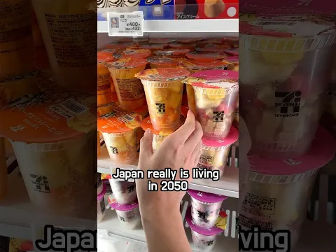 Smoothie-making robot at 7 Eleven in Japan 🥭🍍 #japan #tokyo #mukbang