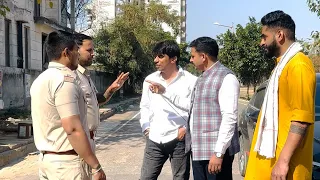 पुलिस ने मंत्री की गाड़ी की चेकिंग की तो मंत्री ने पुलिस को धमकी दी 😱