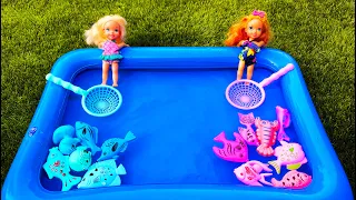 Elsa and Anna toddlers play a fishing game