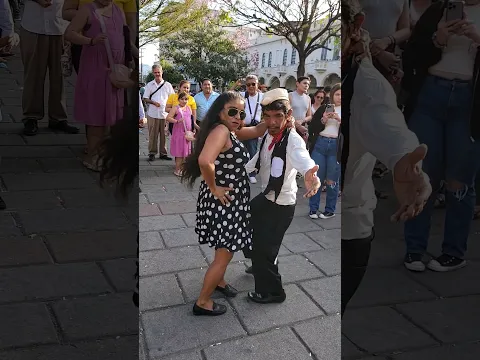 La Santaneca y Cantinflas en Plaza Libertad #dance #viral #parati