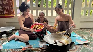 Bà cụ làm chả đa nem cùng cháu gái#Homeless girl