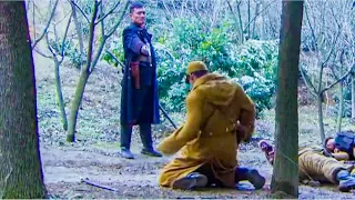 無恥的日軍欺負村民，惹惱了國軍隊長，掏出手槍就地正法！