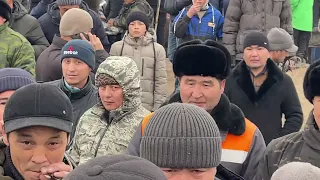 БАЗАРДА МУШТАШ БОЛУП КЕТТИ  ~  Өзүңөрдү кармагыла ЖАШТАР