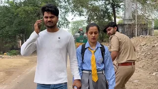 स्कूल की लड़की को बचाया पुलिस वाले ने 