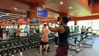 Training shoulders with the GUY WITH THE  BEST DELTS IN THE WORLD