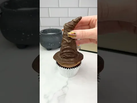 It’s Harry Potter Day 🦉❤️💛#cakedbyrach #harrypotter #cupcake #baking #sortinghat #cake #shortsfeed