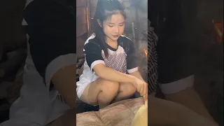 #สาวลาว ลินดาทำอาหาร