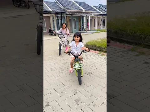 Ayu bisa sepeda roda dua