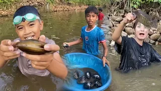 Cuộc Thi Bắt Con Trai Trong Ao