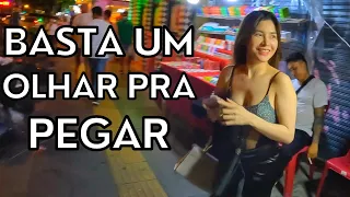 ANDANDO POR BANGKOK - AQUI TEM MUITA MULHER PRA POUCO HOMEM - Nômade Digital na Tailândia