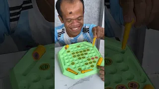 🔴 Can he win this game against the girl before his face gets covered in black ink ?