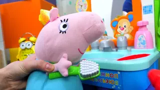 Os brinquedos preparam um café da manhã surpresa para a mamãe e o papai