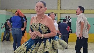mira quienes llegaron al baile