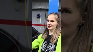 Приехала к папе в автосервис