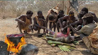 Wow That's incredible delicious food Hadza Bushmen catch and cooks middle of nowhere ‼️😋😲