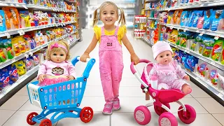 Alice Pergi Berbelanja untuk Membeli Boneka Baru!