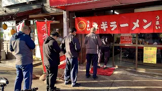 【神奈川】来客６５０人。開店前から客が待つ、働き盛り男性に人気のガッツリ朝ラーメンが凄い