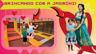 Brincando com a Jasmine no Plus Parques e Festas