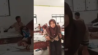 PENAMPAKAN GADIS CANTIK DI KELAS PALING HOROR 😱😱😱