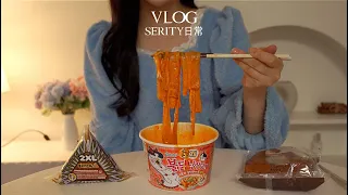 SUB•VLOG🙇‍♀️ 24살 어서오고, 새해 자취일상, 뚝배기 치즈밥🧀, 삼겹살된장구이+볶음밥, 로제불닭납작당면,콘치즈토스트,부대찌개,팽이버섯전,연말 약속,가족들과 새해 맞이