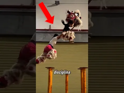 Estas Chicas Entrenan la Peligrosa Danza del Dragón 😱 #shorts