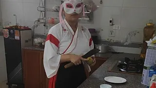 cô gái mặt nạ trung hoa