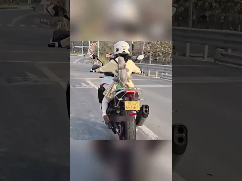 “छोटी लड़की का बड़ा दिमाग! मोटरसाइकिल में लगाया ऐसा जुगाड़ कि सब रह गए हैरान 😲”