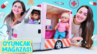 Çocuk videoları - Ayşe'nin oyuncak mağazası - Oyuncak bebekler için yeni ambulans!