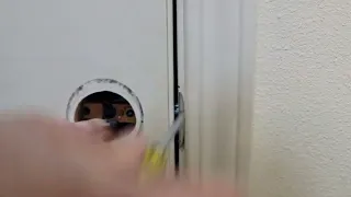 HOW TO OPEN A STUCK DOOR.. HANDLE TURNS BUT BOLT WON'T RECEDE