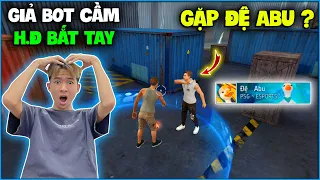 NTN giả bot cầm hành động " Bắt Tay " thử lòng người lạ bất ngờ gặp Đệ Abu và cái kết ?