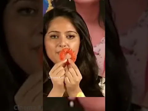 మీరు చాలా క్లాసీగా తింటున్నారండీ 😂 | Sweety #AnushkaShetty Explain How to eat Jalebi